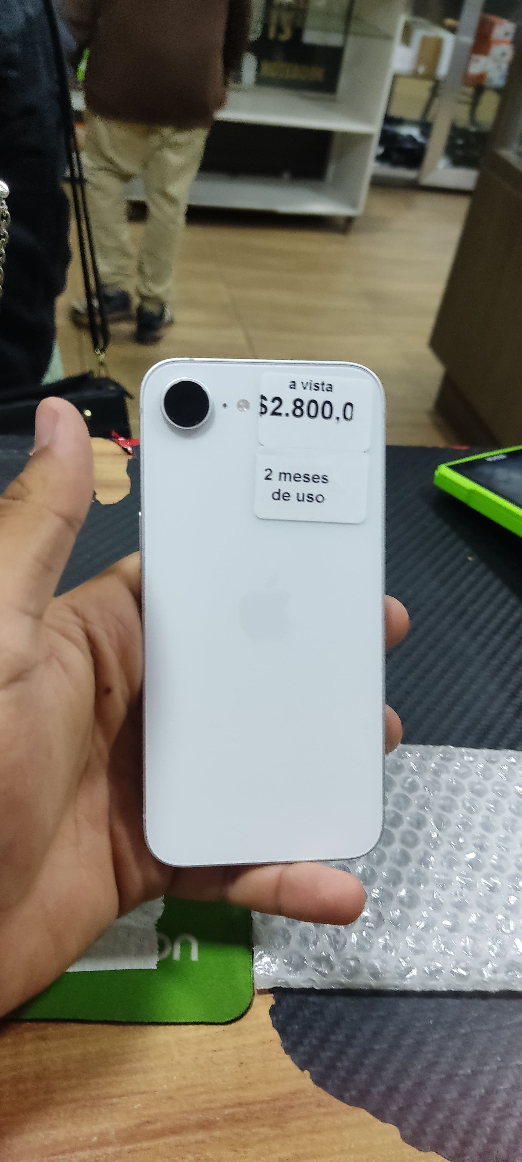 iPhone 16e 128GB Seminovo